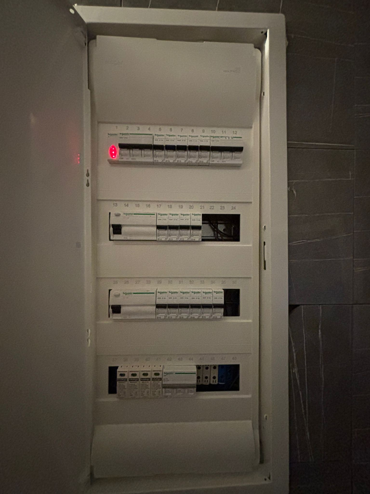 You are currently viewing Bezpieczne przyłącza dla nowych budynków – jak zadbać o instalację od podstaw
